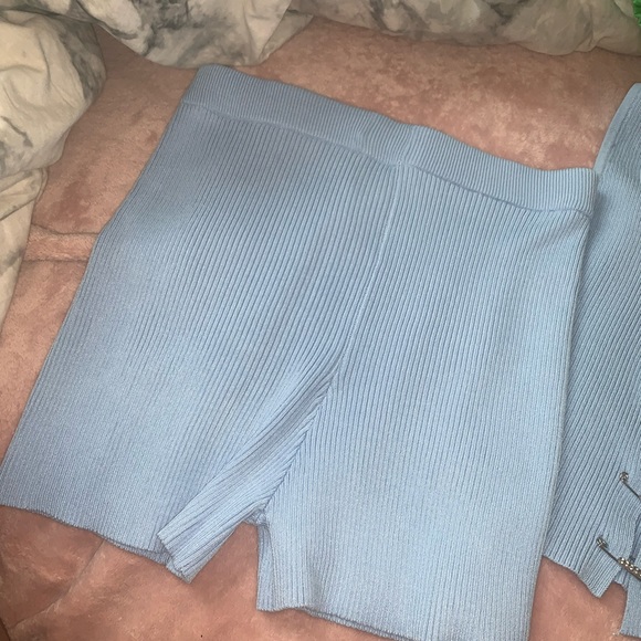 Light blue matching set. Stretch material. Never worn - Picture 3 of 6